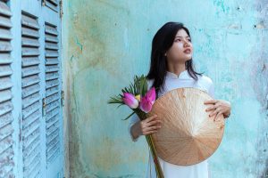 Vietnam - Beautiful-Woman Ao Dai An - Julian Elliott